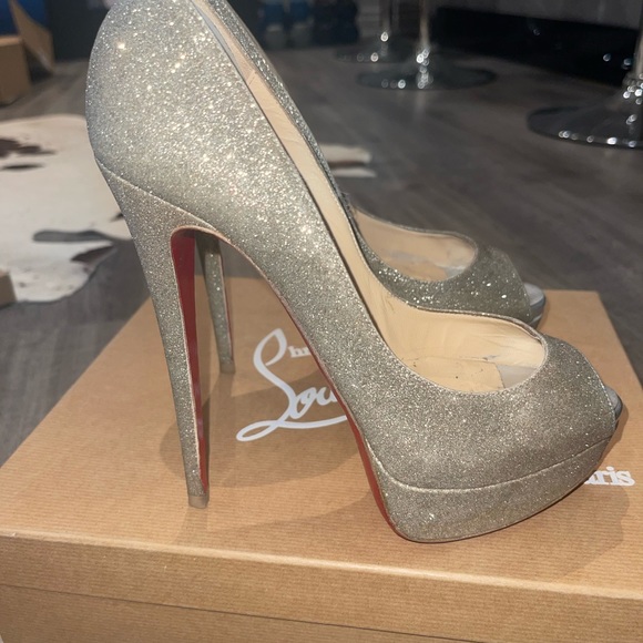 Louboutin heels - Picture 5 of 10